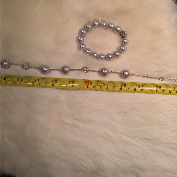 Pearls & Crystals (faux) Necklace 18” & Bracelet - Picture 4 of 8